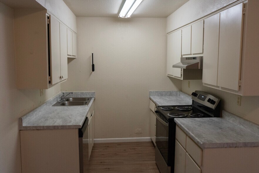 More Photos Of 1491-1499 Bellevue Rd, Atwater Apartments For Sale