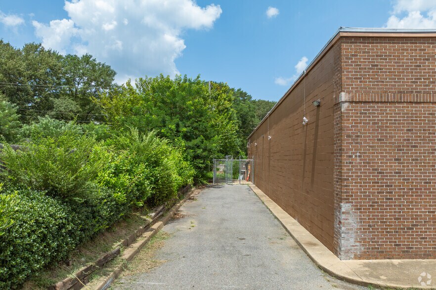 More Photos Of 3129 Thomas St, Memphis General Retail For Sale