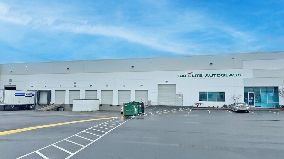 More Photos Of 5220-5232 NE 152nd Pl, Portland Unknown For Lease