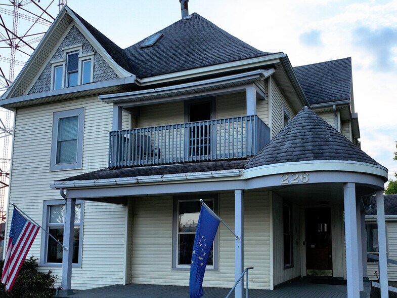 More Photos Of 226 N Illinois, Monticello Office Residential For Sale