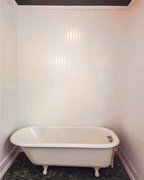 More Photos Of 1301 W Main St, Clarksville Office For Sale