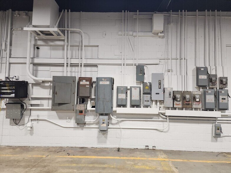 More Photos Of 1918 W Virginia Ave, Crewe Warehouse For Lease