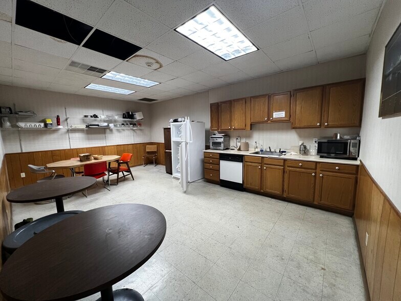 More Photos Of 714-718 Hertel Ave, Buffalo Manufacturing For Sale