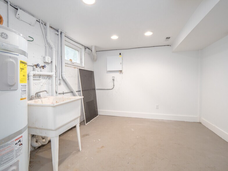 More Photos Of 317 NE Sacramento St, Portland Office For Sale