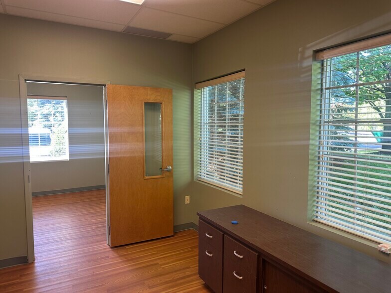 More Photos Of 909-915 Callendar Blvd, Painesville Light Manufacturing For Lease