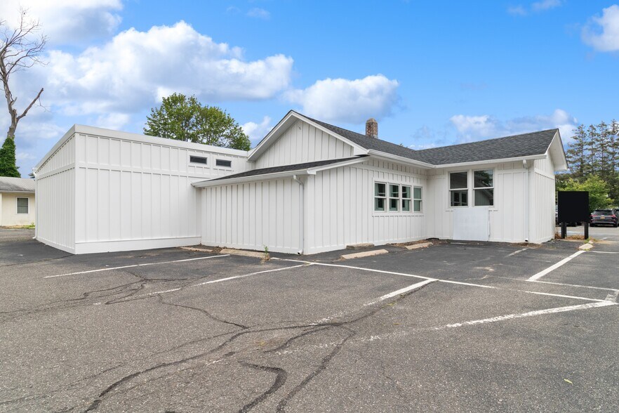 More Photos Of 469 Main St, West Sayville Restaurant For Sale