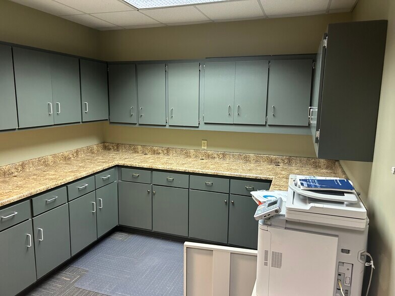More Photos Of 3054 Leeman Ferry Rd SW, Huntsville Unknown For Lease