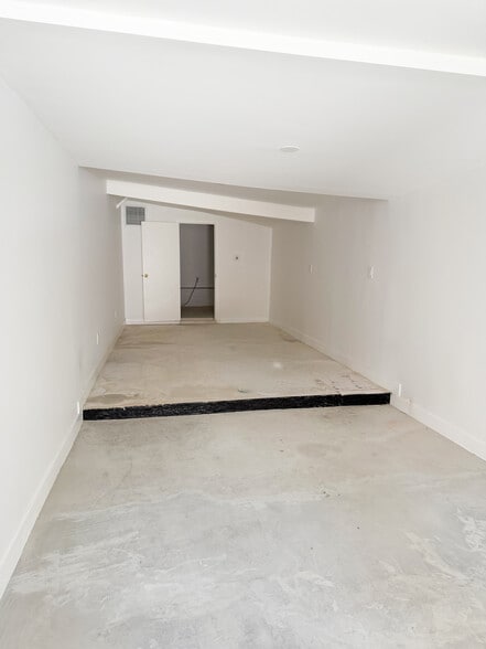 More Photos Of 7801 Melrose Ave, Los Angeles Restaurant For Lease