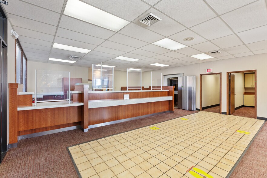 More Photos Of 5513 Highway 2, Priest River Bank For Lease