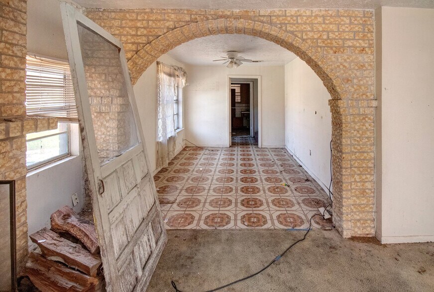 More Photos Of 1333-1335 Yale St, Houston General Retail For Sale