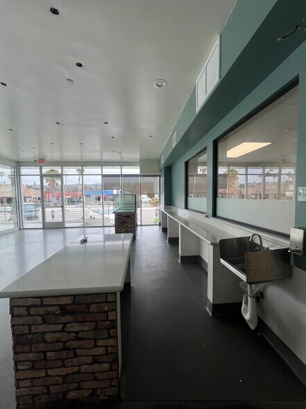 More Photos Of 219 Ave I, Redondo Beach Storefront For Lease