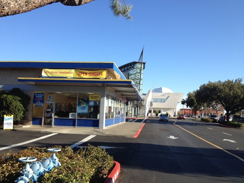 More Photos Of 1717 Arden Way, Sacramento Freestanding For Lease