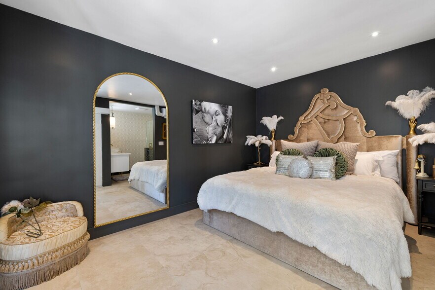 More Photos Of 120 W Vereda Sur, Palm Springs Hotel For Sale