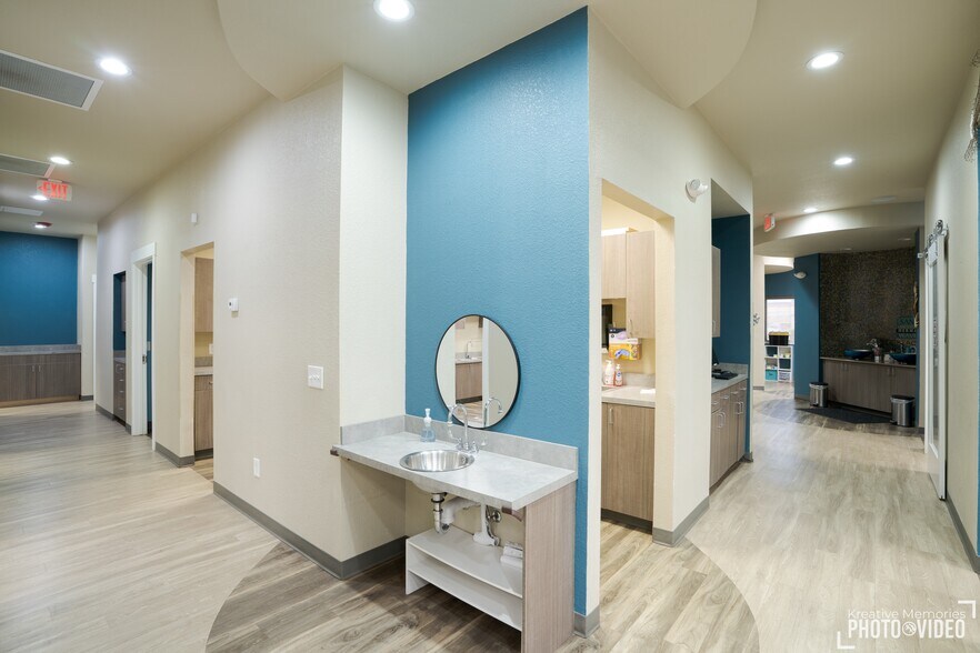 More Photos Of 530 Running W Dr, Gillette Healthcare For Sale