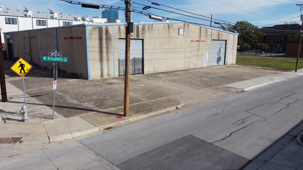 More Photos Of 828 W Broadway Ave, Fort Worth Warehouse For Lease