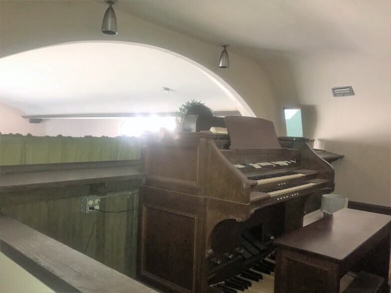 More Photos Of 329 E Moody Ave, New Castle Religious Facility For Sale