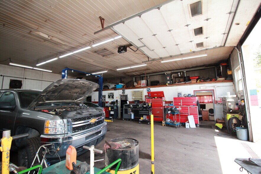 More Photos Of 420 Rodi Rd, Pittsburgh Auto Repair For Sale