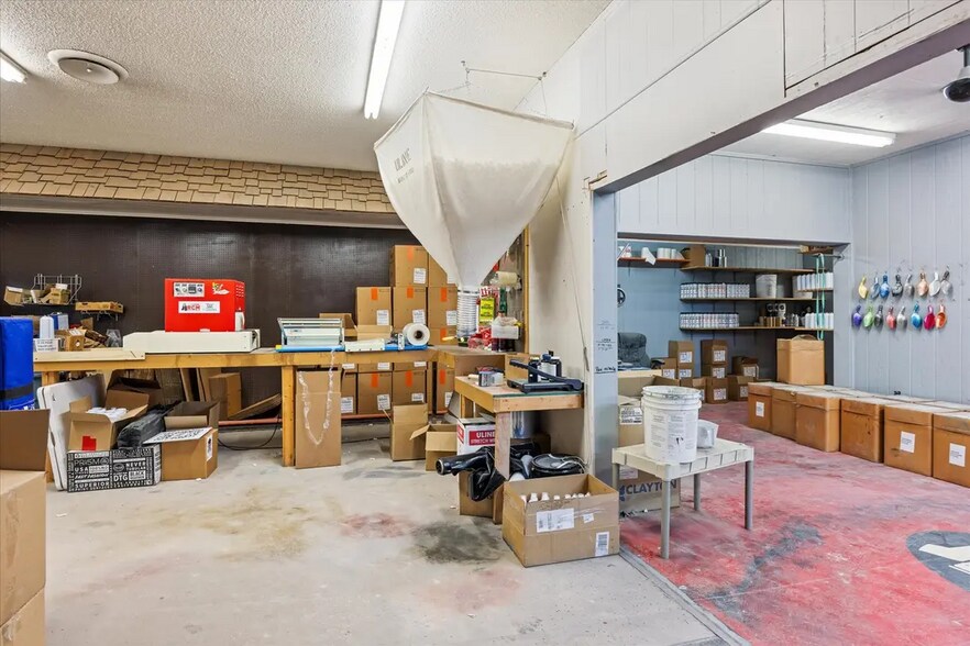 More Photos Of 1409 NE Barnard St, Glen Rose Storefront Retail Office For Sale