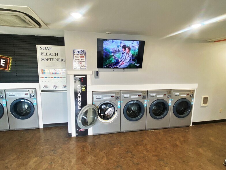 More Photos Of 975 Campbell St, Baker City General Retail For Sale