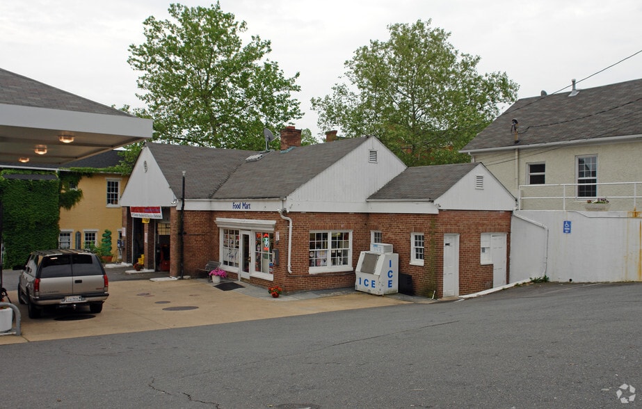 More Photos Of 10423 Main St, Fairfax Service Station For Sale