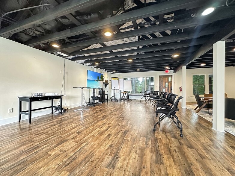 More Photos Of 8400 Atlanta Newnan Rd, Chattahoochee Hills Lodge Meeting Hall For Sale