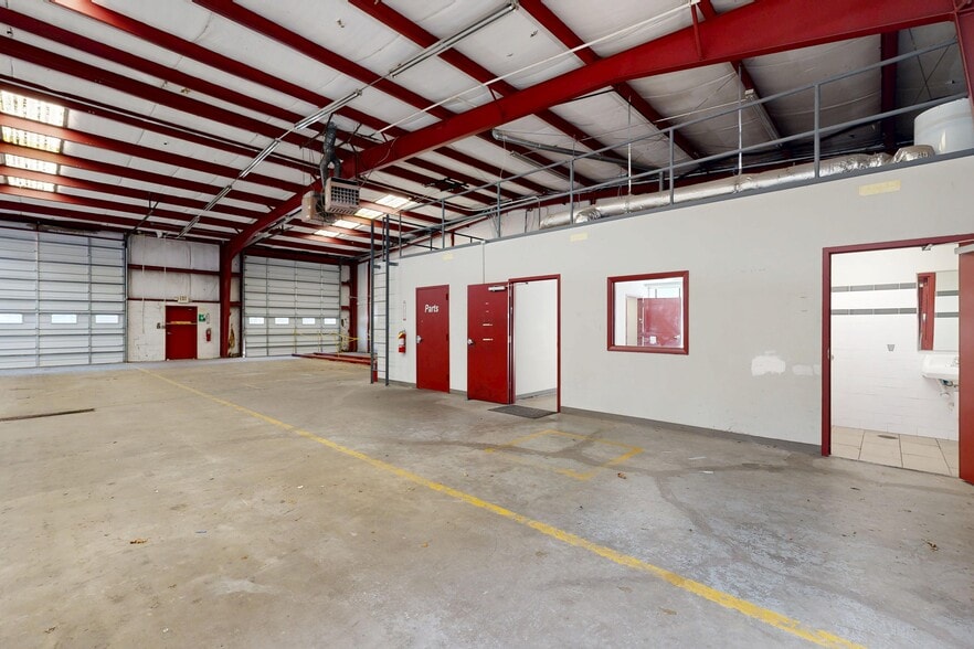 Primary Photo Of 43 Bellamy Ct, Stockbridge Service For Lease