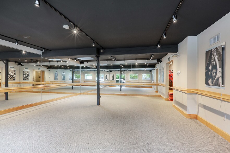 More Photos Of 3923 Magazine St, New Orleans Freestanding For Lease