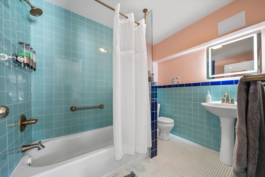 More Photos Of 741 Park Ave, Hot Springs Hotel For Sale