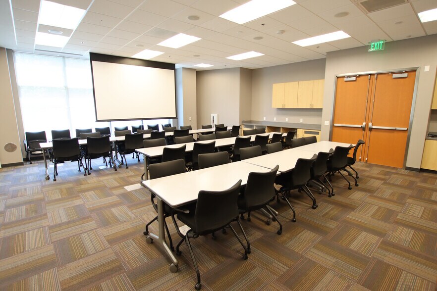 More Photos Of 8045 Arco Corporate Dr, Raleigh Office For Lease