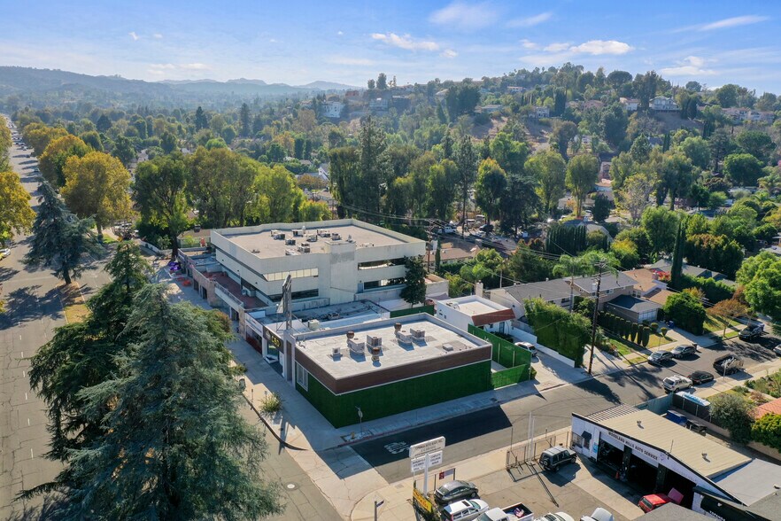 More Photos Of 5325 Topanga Canyon Blvd, Woodland Hills Office Residential For Lease