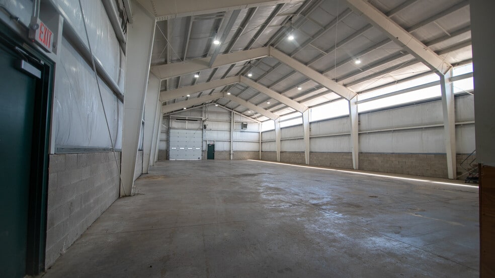 More Photos Of 250 Edwards Ave, New Castle Warehouse For Lease