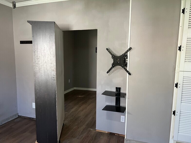 More Photos Of 804 S Bailey Ave, North Platte Flex For Sale