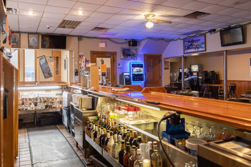 More Photos Of 100 S Washington St, Lake City Restaurant For Sale