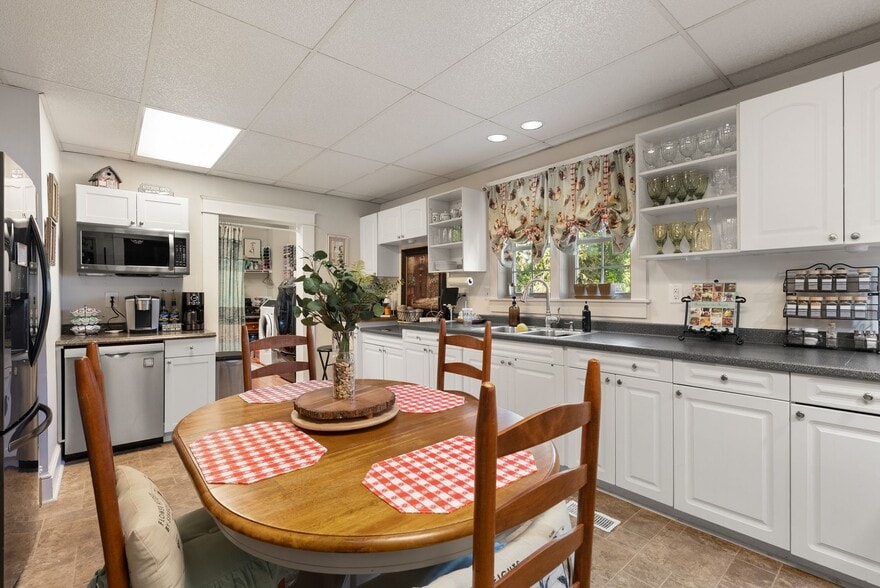 More Photos Of 207 W 2nd Ave, Easley Hospitality For Sale