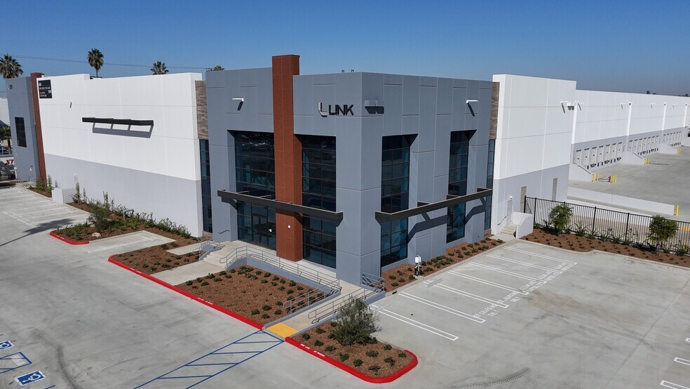 More Photos Of 16325 S Main St, Gardena Warehouse For Lease