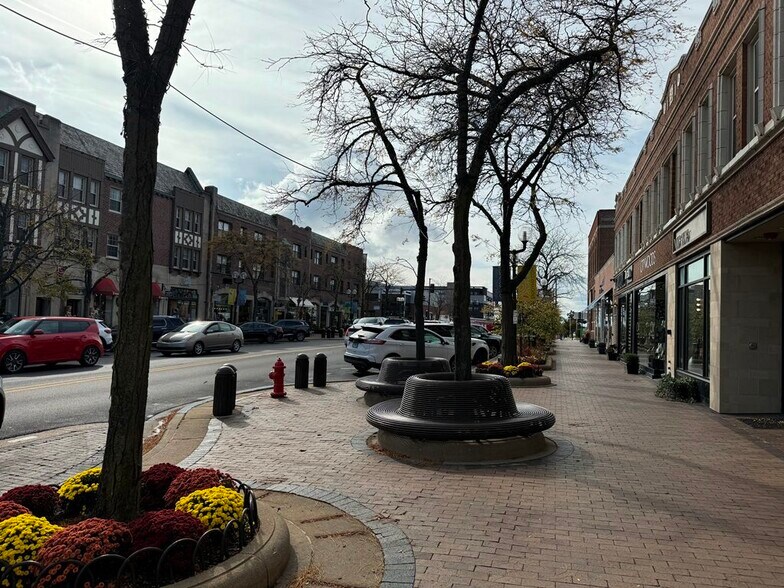 More Photos Of 643 Central Ave, Highland Park Storefront Retail Residential For Lease