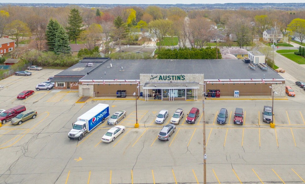 Primary Photo Of 3823 S Webster Ave, Green Bay General Retail For Sale
