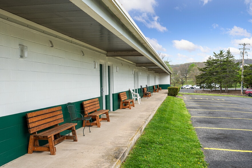More Photos Of 6920 Motor Inn Dr, Huntingdon Hotel For Sale