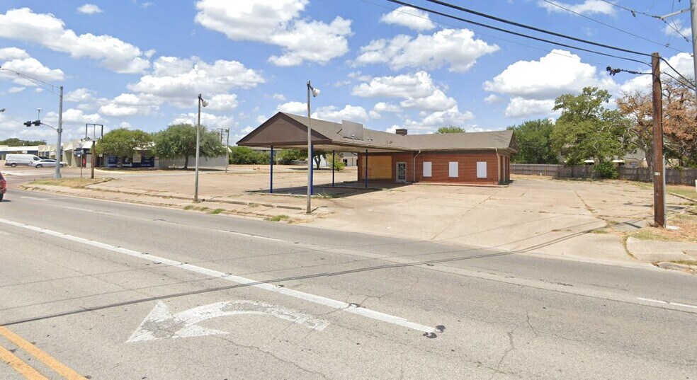 More Photos Of 3901 E 29th St, Bryan Auto Repair For Lease