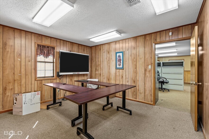 More Photos Of 523 Oxford Rd, Mansfield Office For Sale