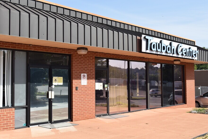 More Photos Of 6200 Memorial Dr, Stone Mountain Storefront For Sale