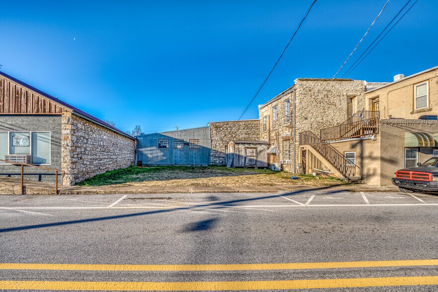 More Photos Of 103 Church St, Jasper Office Residential For Sale