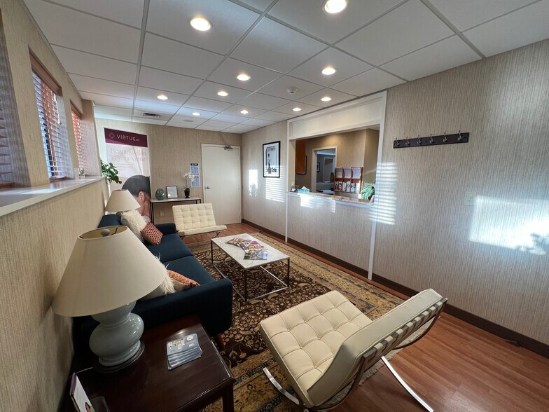 More Photos Of 2 1/2 Dearfield Dr, Greenwich Medical For Lease
