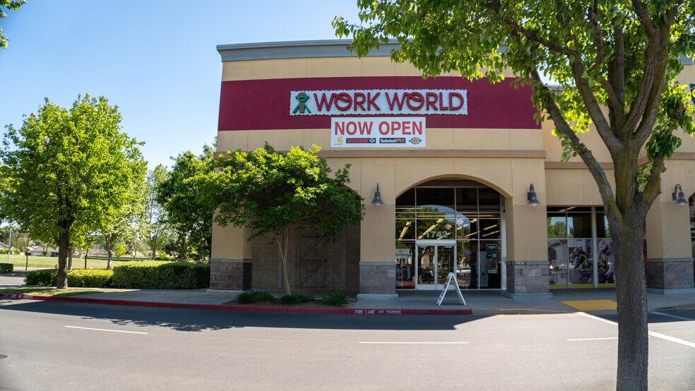 More Photos Of 1742-1746 W Olive Ave, Merced Storefront For Sale