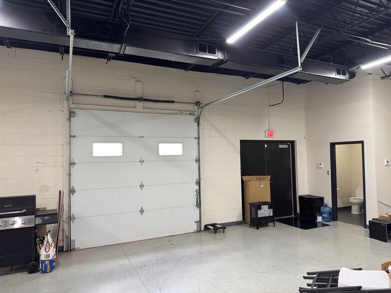 More Photos Of 220-320 Howard Ave, Des Plaines Light Distribution For Sale