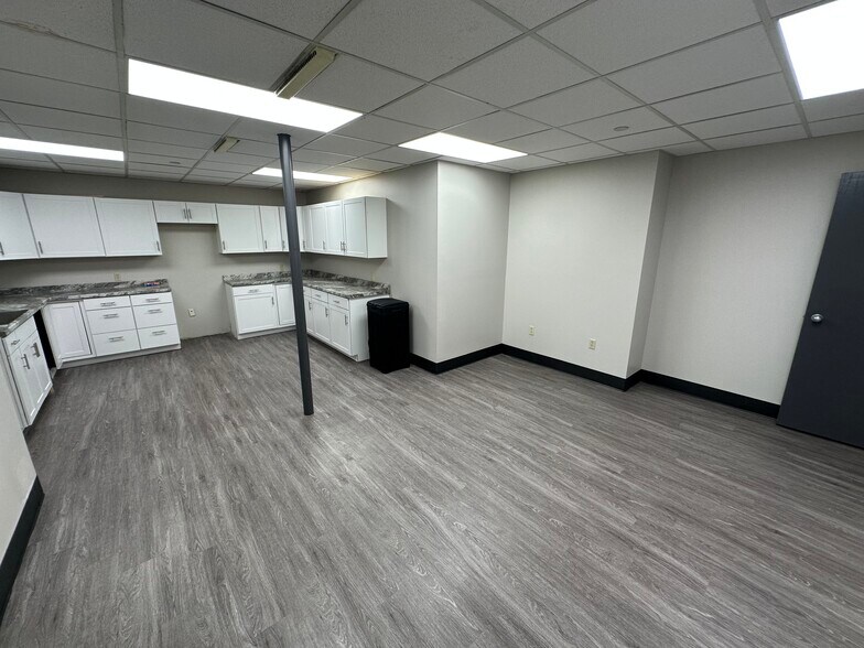 More Photos Of 3171 E Sunshine St, Springfield Office Residential For Lease