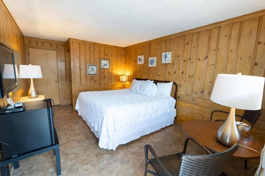 More Photos Of 382 Main St, Falmouth Hotel For Sale