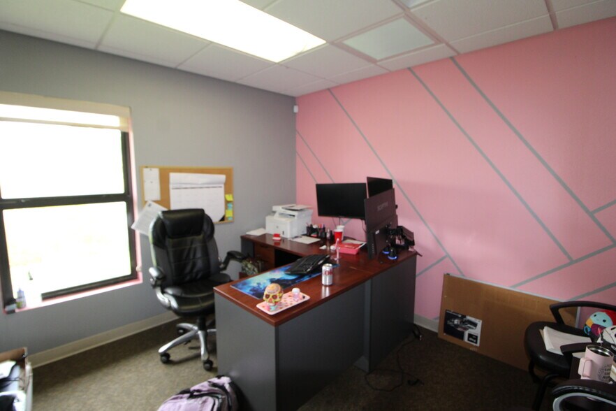 More Photos Of 5717 Bessie Dr, Sarasota Office For Lease