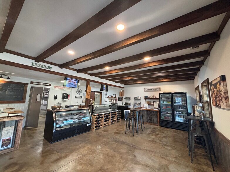 More Photos Of 5959 US-41, Bolingbroke General Retail For Sale