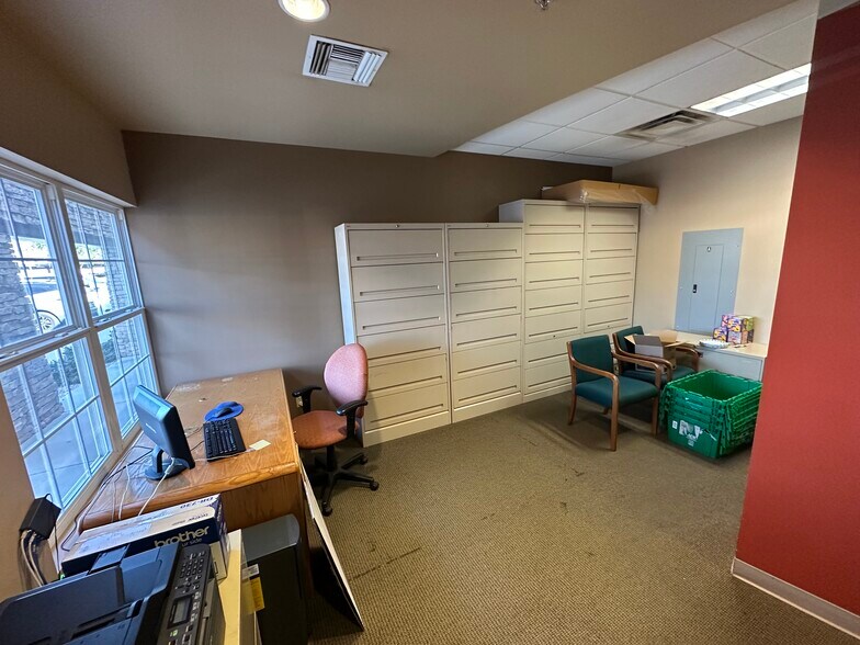 More Photos Of 5533 E Bell Rd, Scottsdale Office For Sale